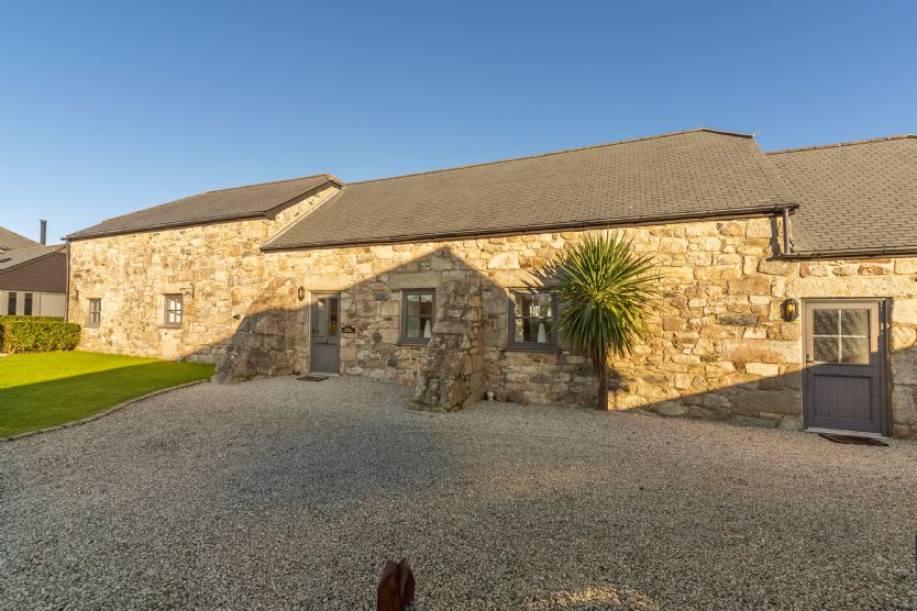 Click here for more about Poppy Cottage - Gonwin Manor