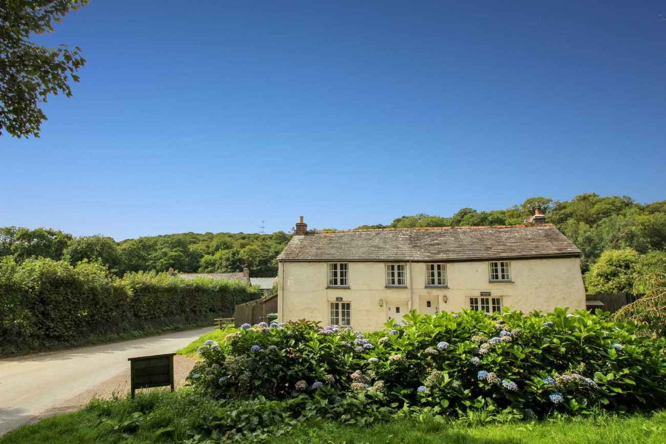 Click here for more about Rose Cottage, Lamellen Estate