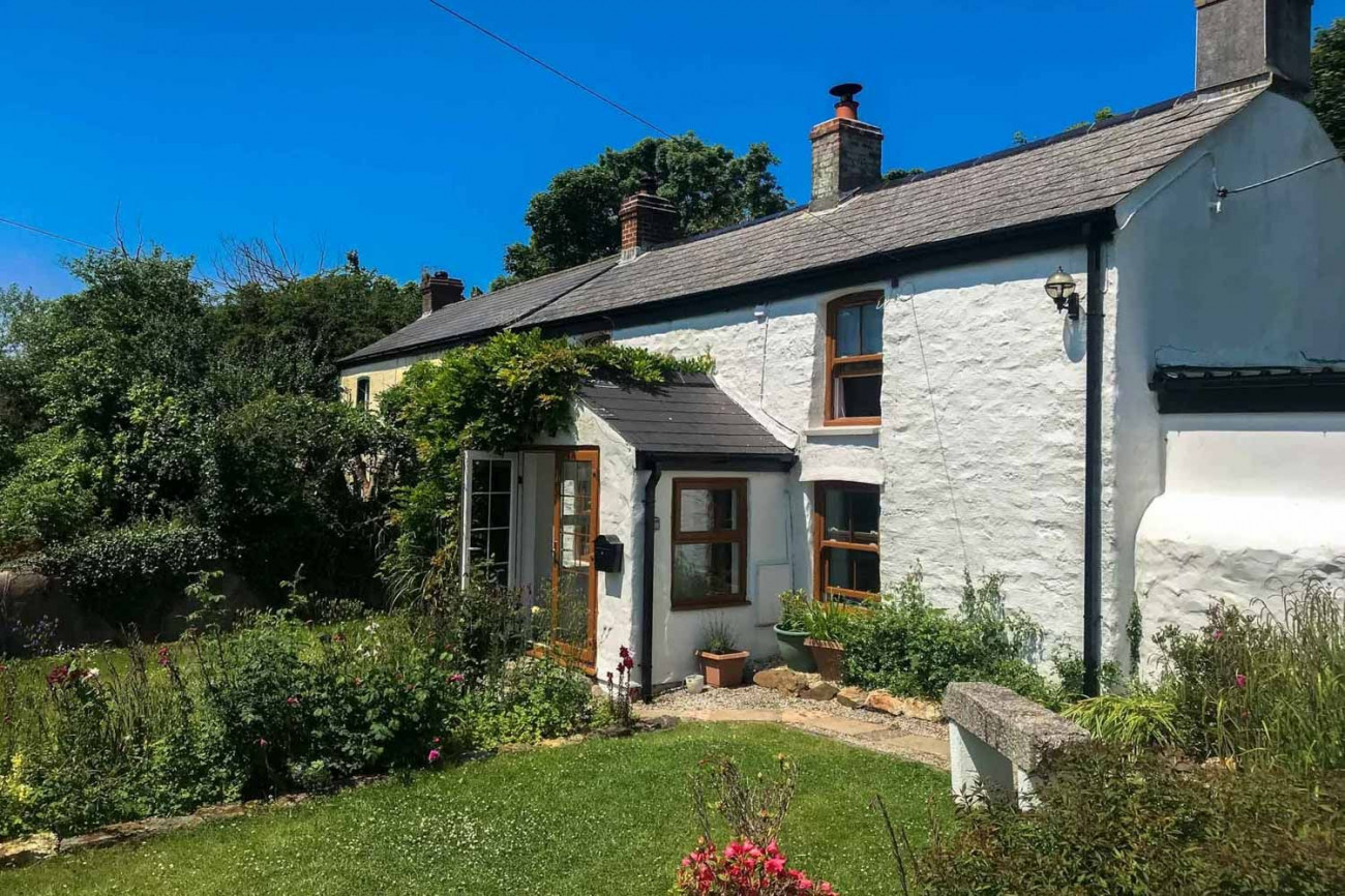 Click here for more about Hollowtree Cottage
