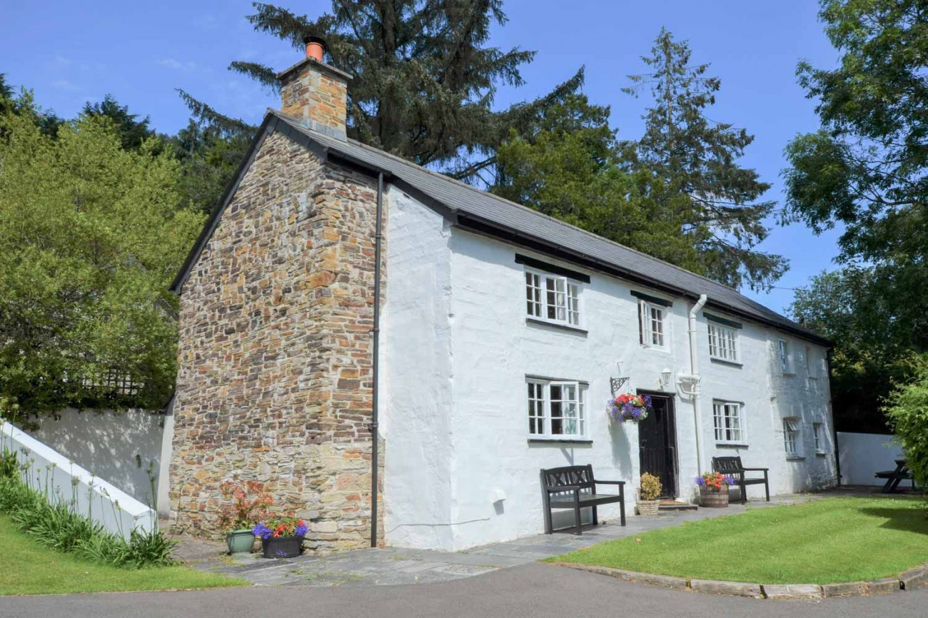 Click here for more about Rivermead Farm Cottage