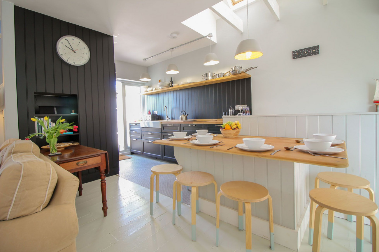 Click here for more about Sunshine Cottage