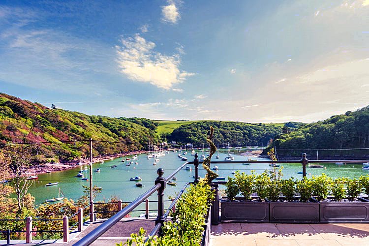 Click here for more about 2 The Yealm