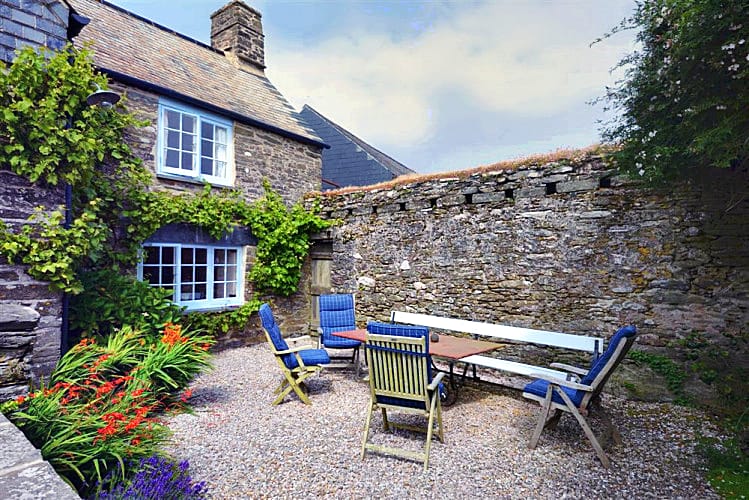 Click here for more about High House Farm East Wing